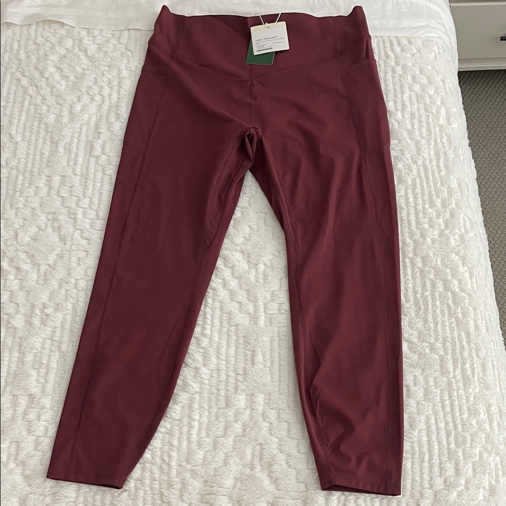NWT Halara UltraSculpt 7/8 length size XL
Evening Red
High waited